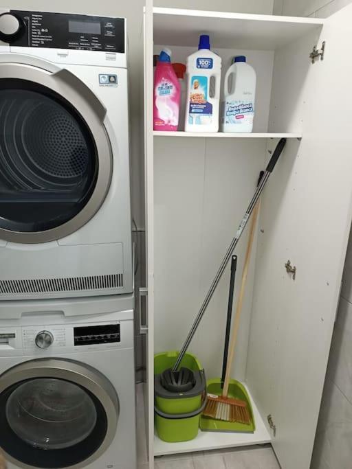 ¡Al Lado De La Clinica Oftalmologica Vega! Apartman Oviedo Kültér fotó